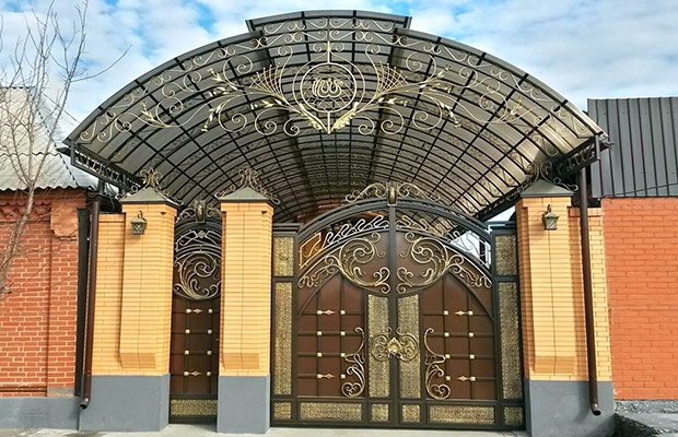 Купить или заказать ворота для дома с навесом - стильные и надежные решения для вашего участка в Чистополе от 41781 руб | ВоротМастер-Чст